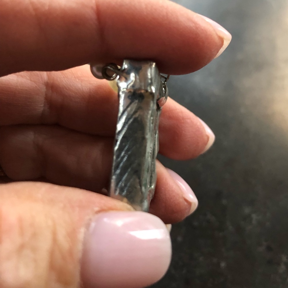 Picture frame pendant in etched silver with 3 little pearls across top - Picture 7 of 11
